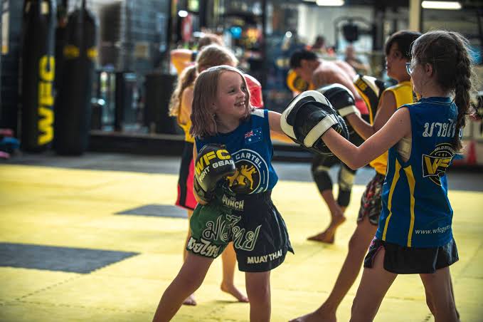 Allenamento giovanile di Muay Thai